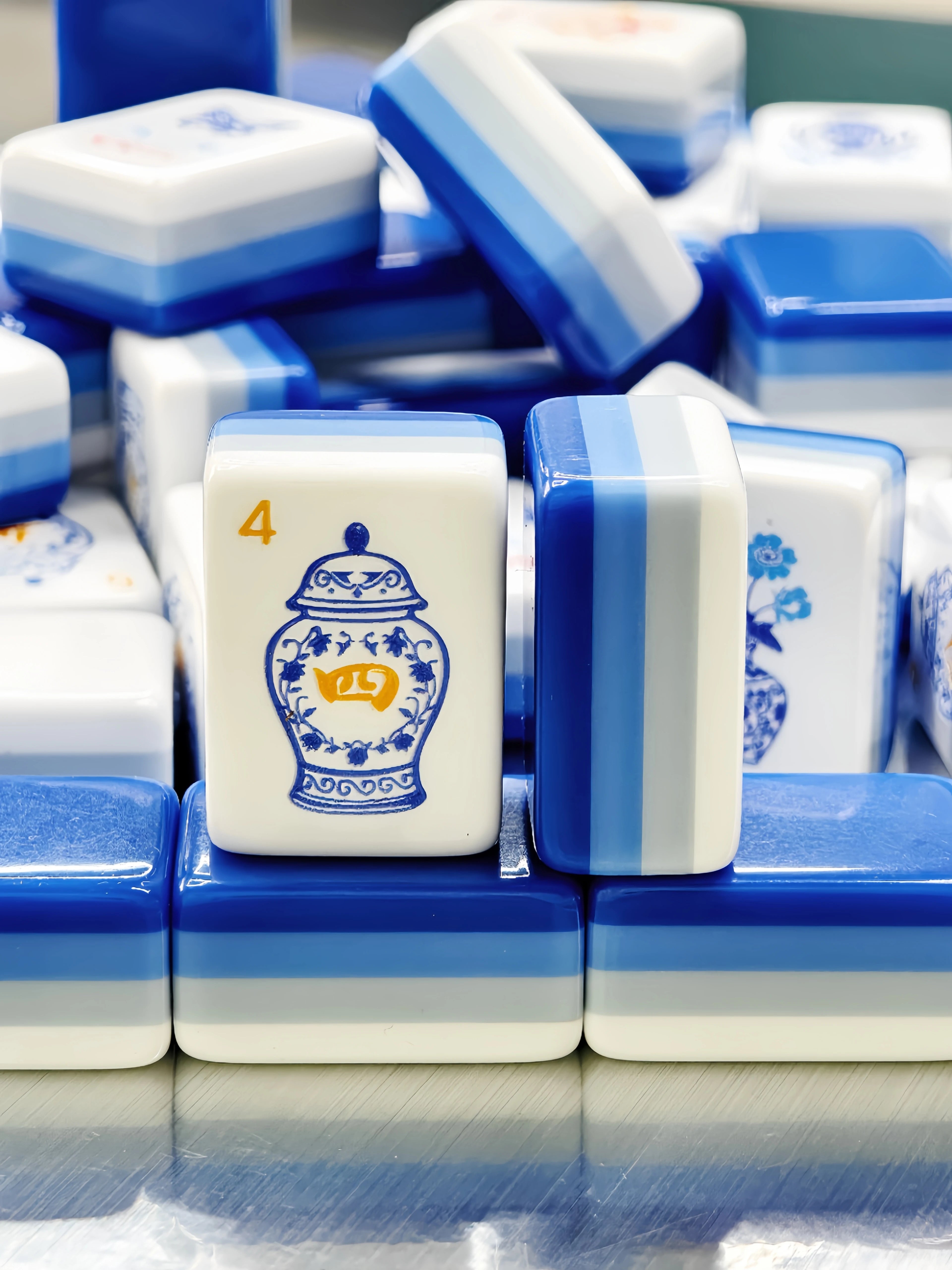 In Stock Beach Supplies New Mini Travel 4 Layer Engraved Acrylic Luxury 160 Set Blue and White Porcelain America Mahjong Tiles