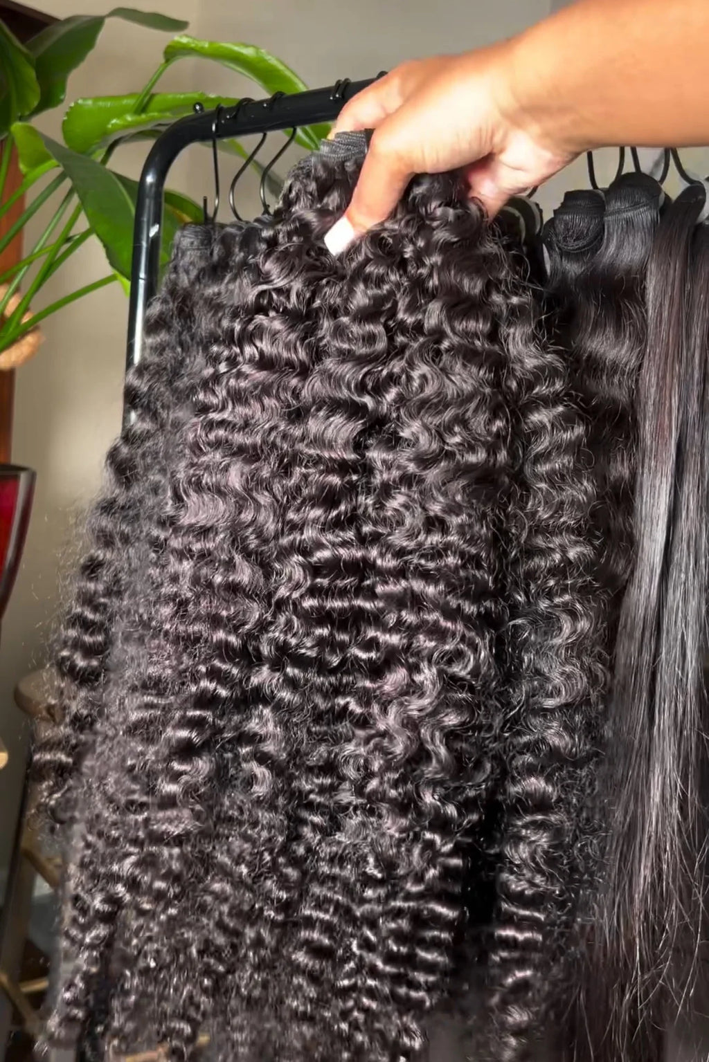 Wholesale Hot Selling 100% Unprocessed Burmese Curly Hair Weave Bundles Raw Vietnamese No Tangle No Shedding Hair Extensions