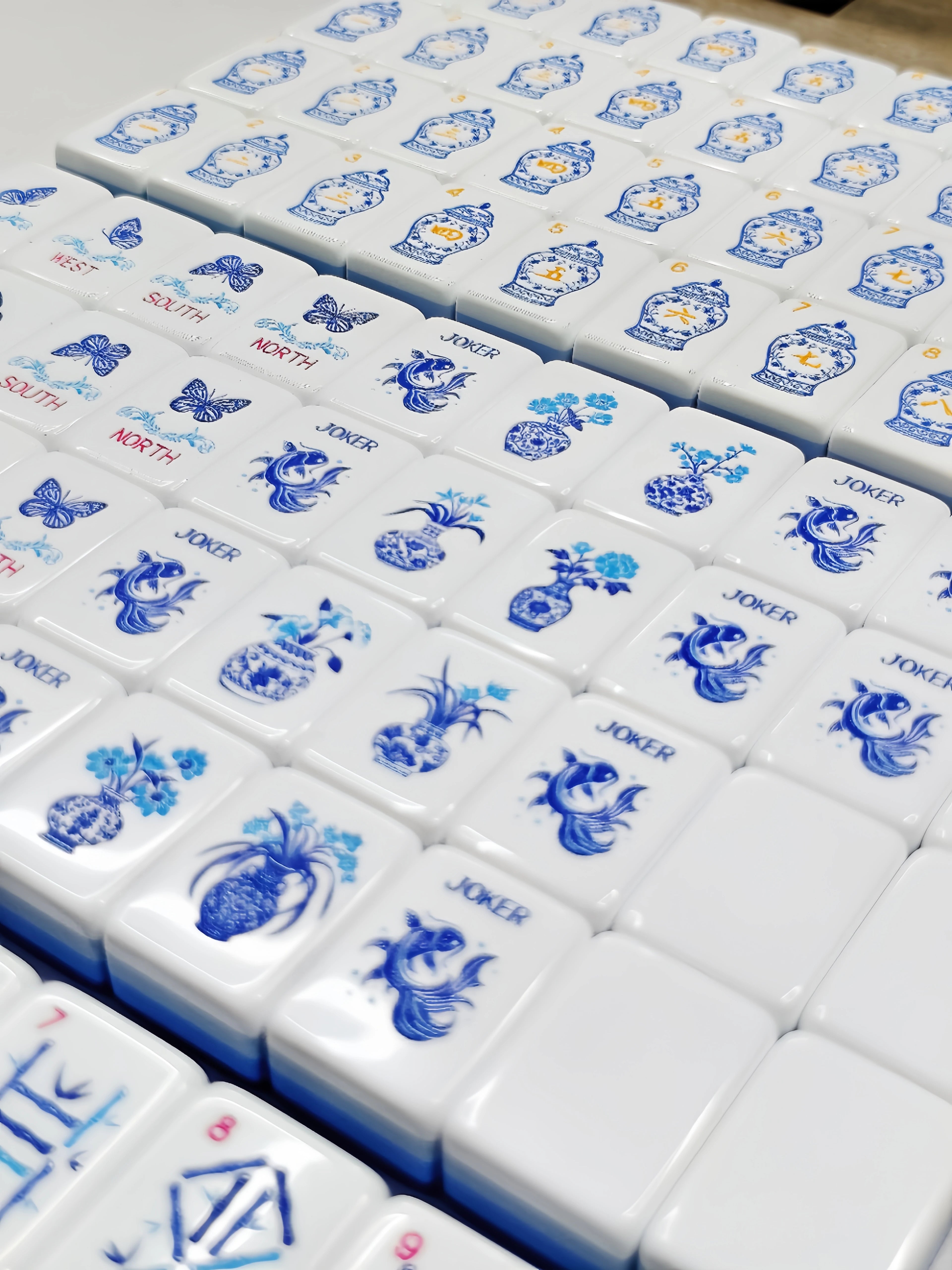 In Stock Beach Supplies New Mini Travel 4 Layer Engraved Acrylic Luxury 160 Set Blue and White Porcelain America Mahjong Tiles