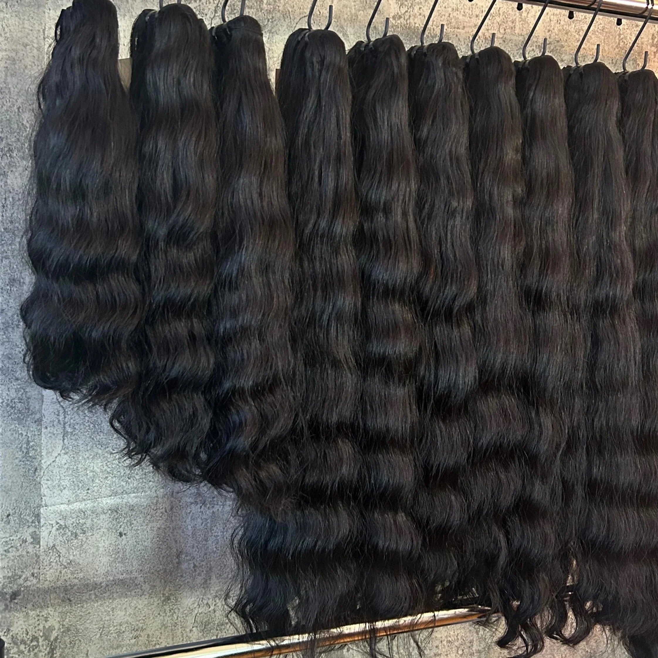 Wholesale Hot Selling 100% Unprocessed Burmese Curly Hair Weave Bundles Raw Vietnamese No Tangle No Shedding Hair Extensions