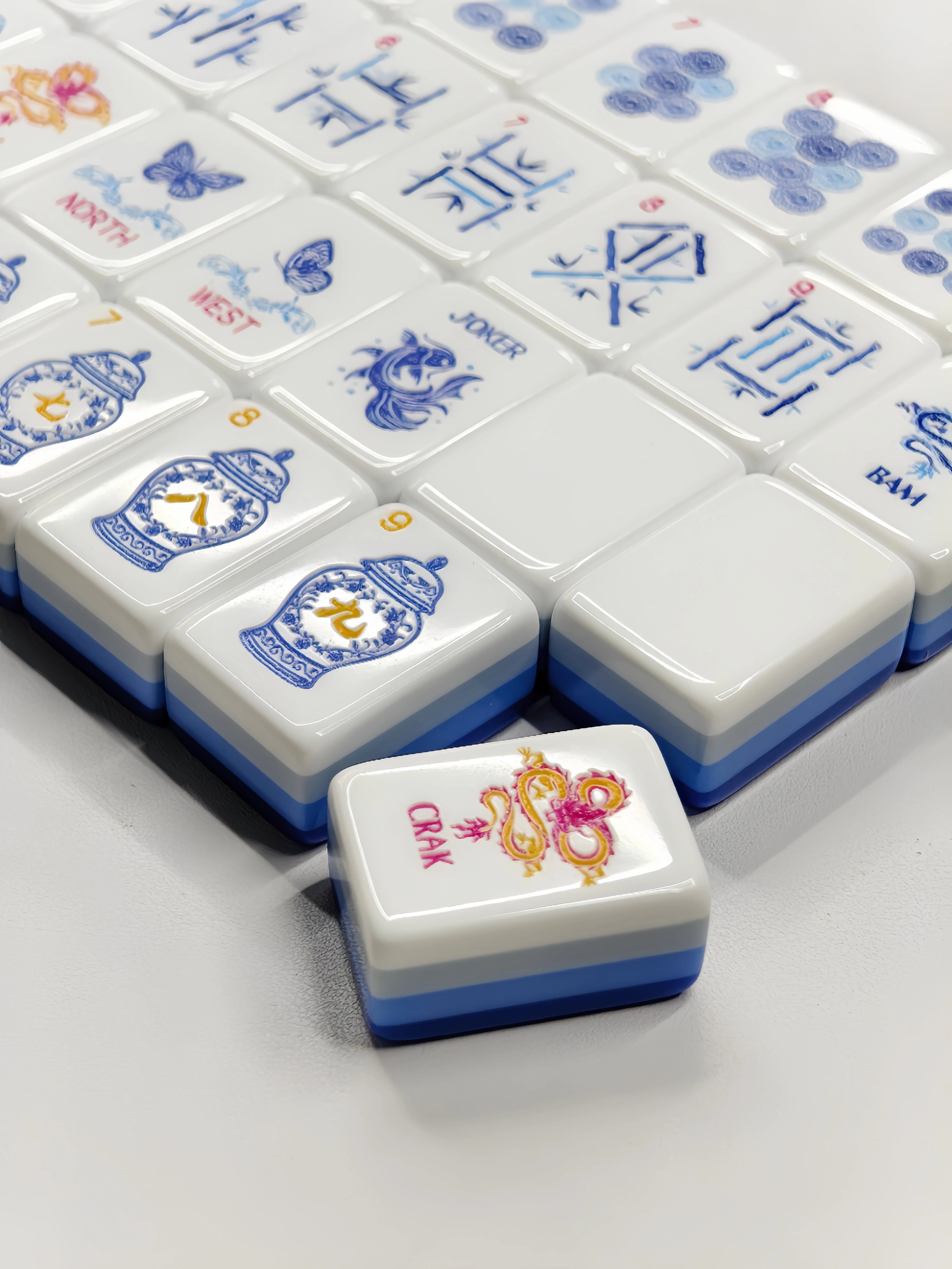 In Stock Beach Supplies New Mini Travel 4 Layer Engraved Acrylic Luxury 160 Set Blue and White Porcelain America Mahjong Tiles