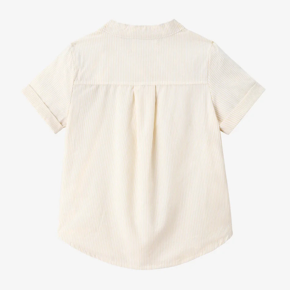 طقم ملابس عائلي متناسق للأولاد والبنات من مجموعة "AS SS26 meadow collection" باللون الأصفر الفاتح، فستان شموس بالورود للبنات وتطريز سموكنج للأولاد مخطط.