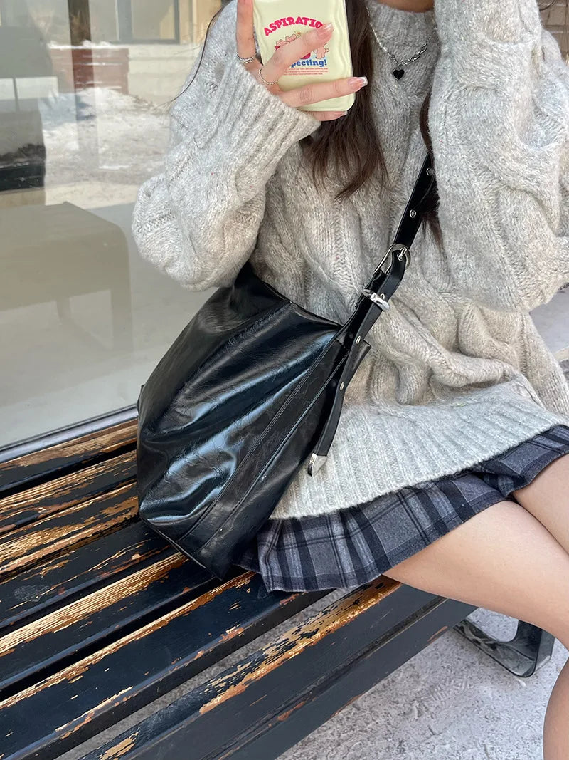 Large women handbag Luxury Designer Shoulder Bag for Female Big Bucket Bag Female Rivets PU Leather lady Totes black