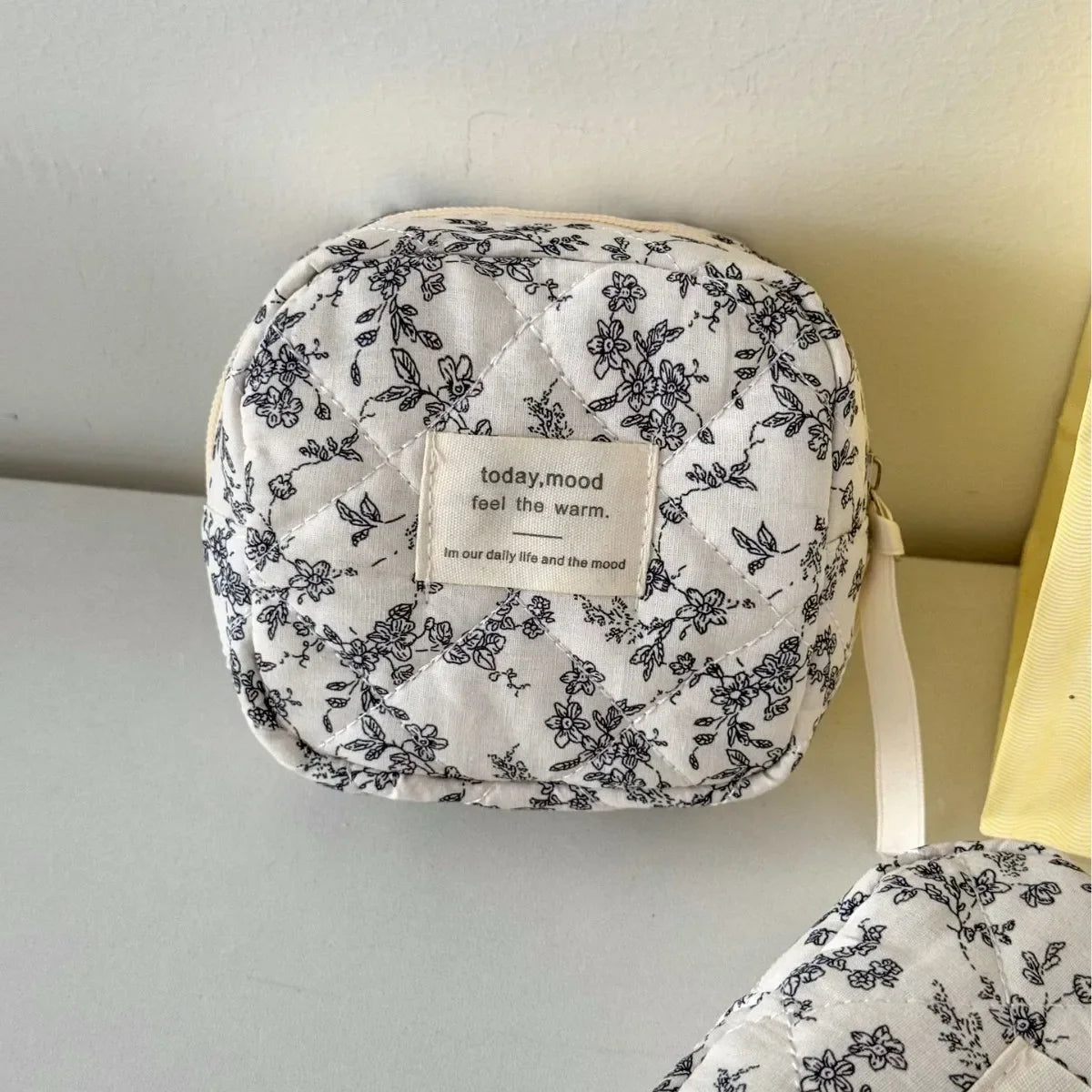 Women Small Cosmetic Bag Zipper Girls Mini Sanitary Napkins Makeup Lipstick Bags Travel Earphone Coin Organizer Pouch Bags