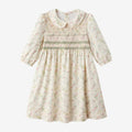 طقم ملابس عائلي متناسق للأولاد والبنات من مجموعة "AS SS26 meadow collection" باللون الأصفر الفاتح، فستان شموس بالورود للبنات وتطريز سموكنج للأولاد مخطط.
