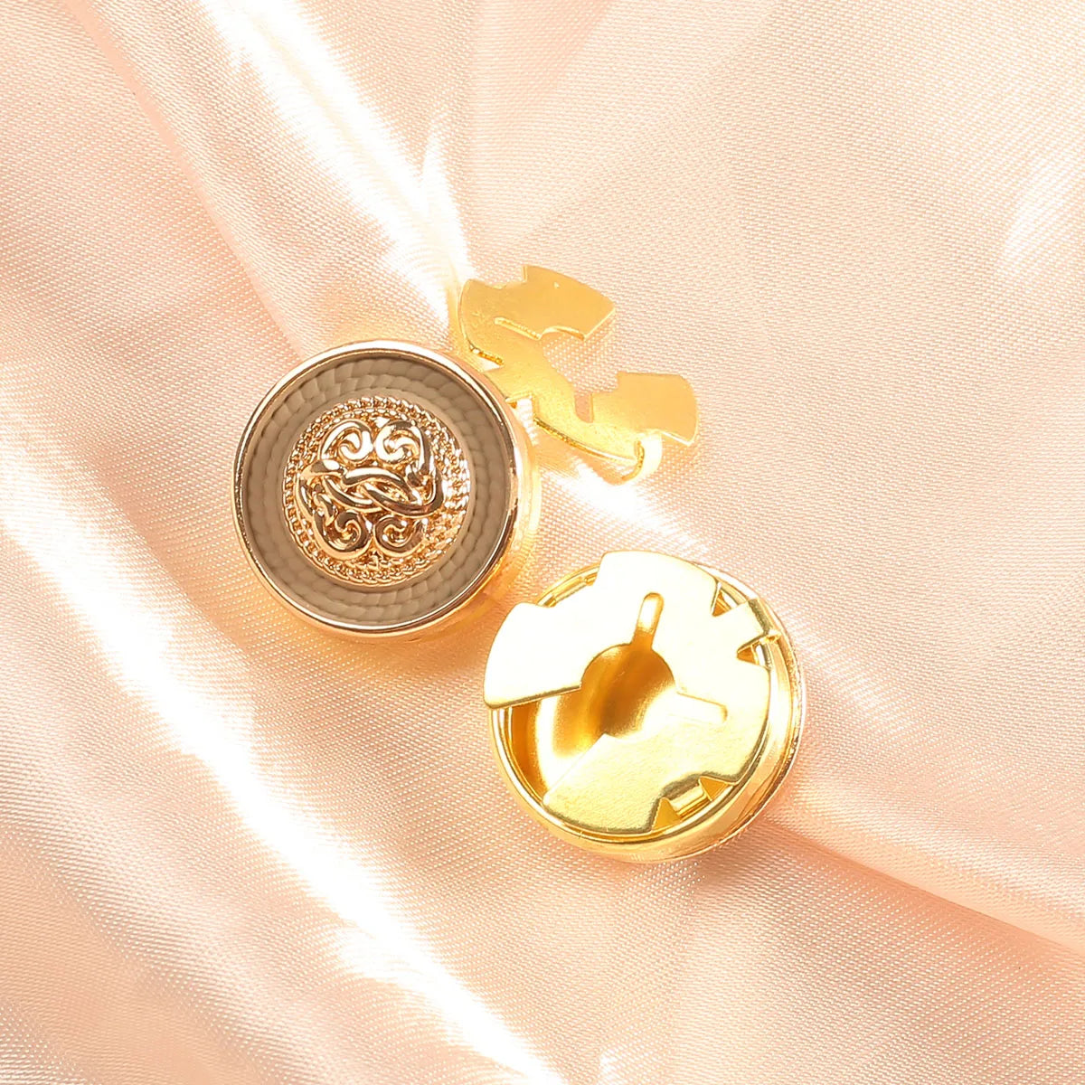 2pcs Button Cufflinks Luxury Metal Button Cover Shirt Button Clip Retro Sleeve Button for Men and Women Dress Button Decoratio