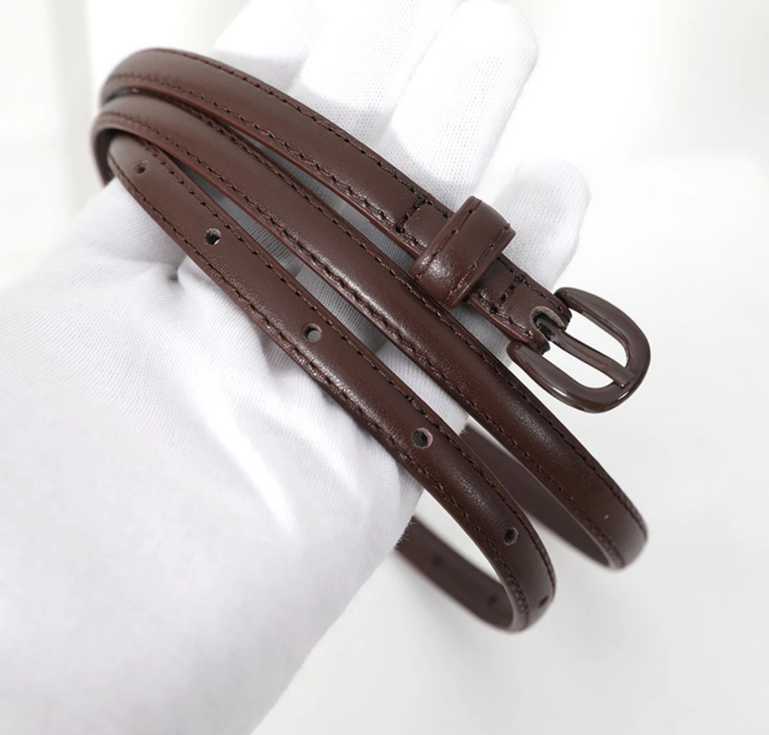 Fashionable Women's Thin Leather Belt Skinny Genuine Leather Belt with Pin Buckle for Jeans and Dresses